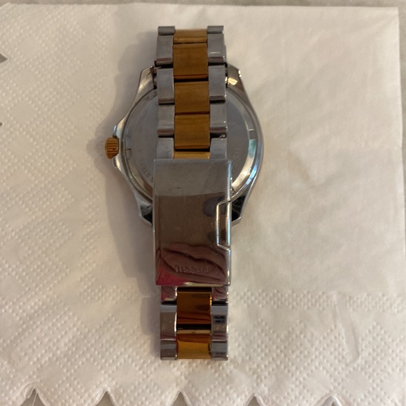 Fossil Women’s Stainless Steel & Rose Gold Tone “Cecile” Chronograph Movement. - Picture 4 of 5
